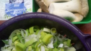 gartnerei-duftgarten-lauch-kaesekuchen-mit-kräuterseitlingen-vorschaubild